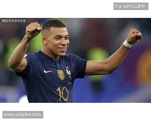 最英俊足球球星魅力大集合，展现顶级运动员风采与时尚气质